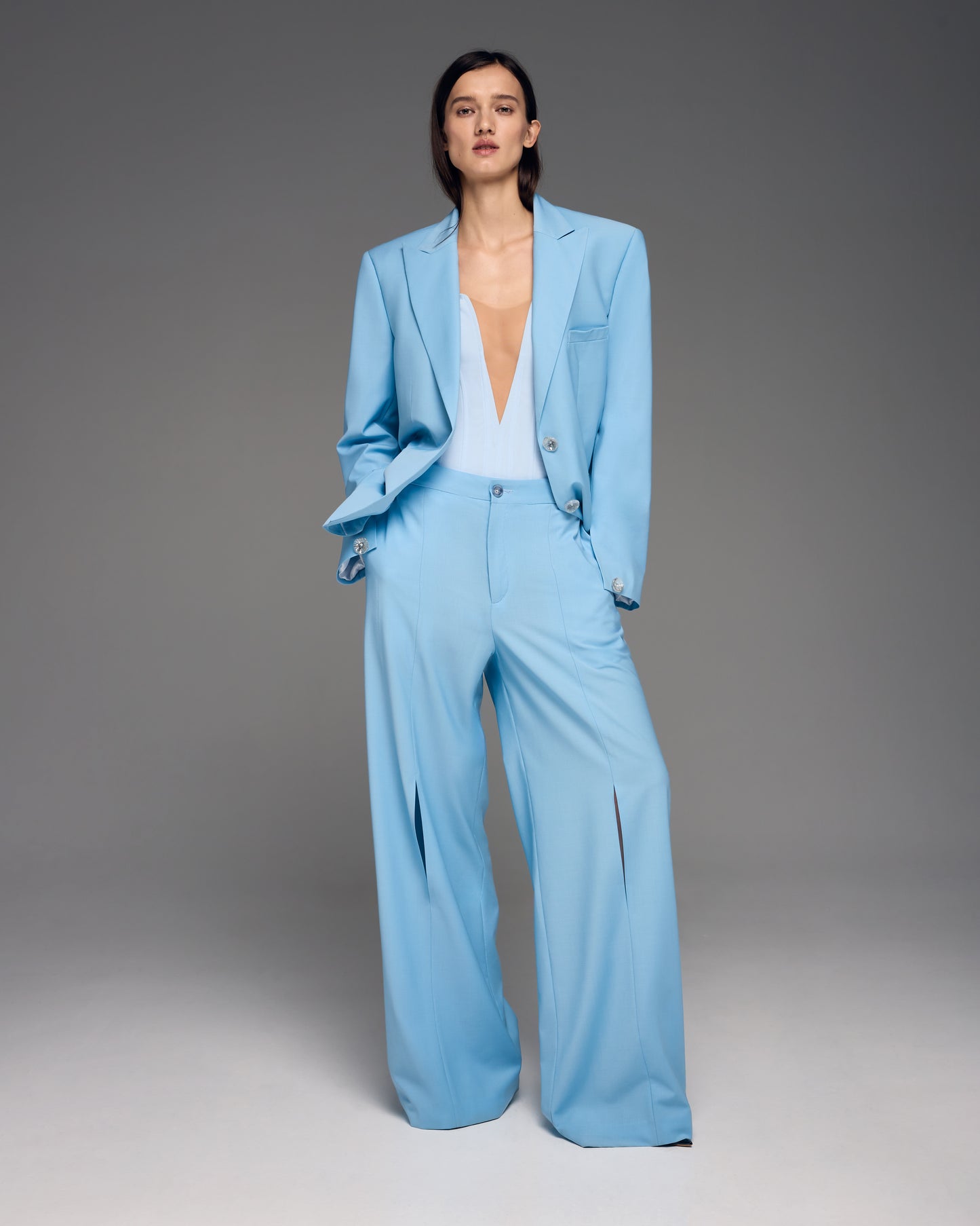 Trousers with cuts