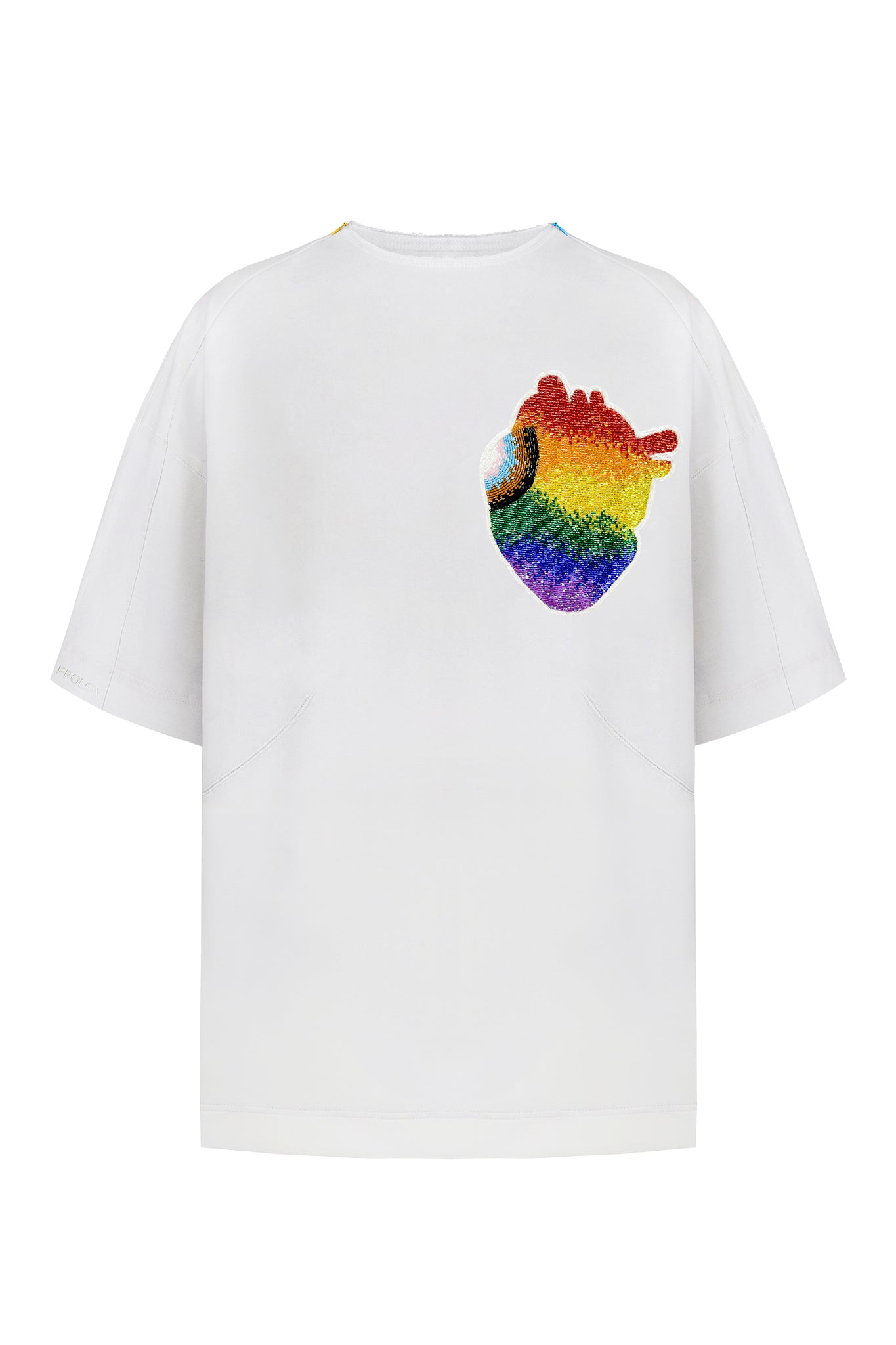Футболка з ручною вишивкою серця LGBTQIA+