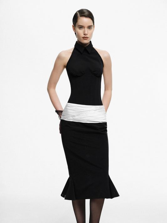 Corset with a collar