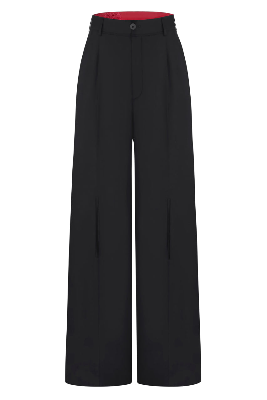 Trousers with cuts